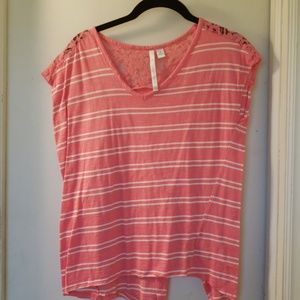 LC vneck, peekaboo & lace back